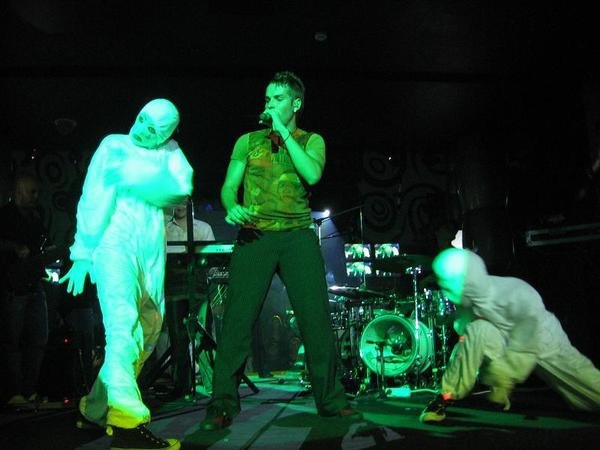 live006.jpg